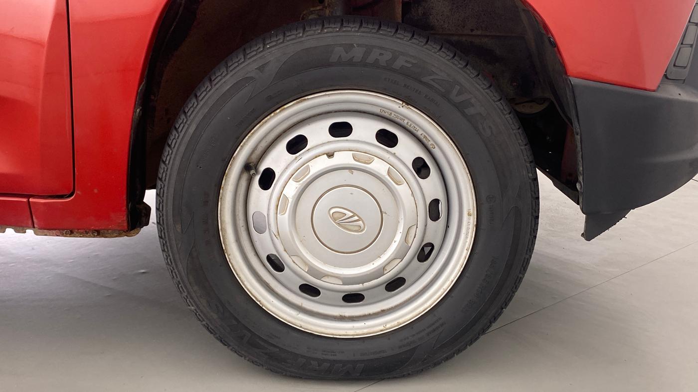2017 Mahindra Kuv100 K2 6 STR, Petrol, Manual, 55,670 km, Right Front Wheel