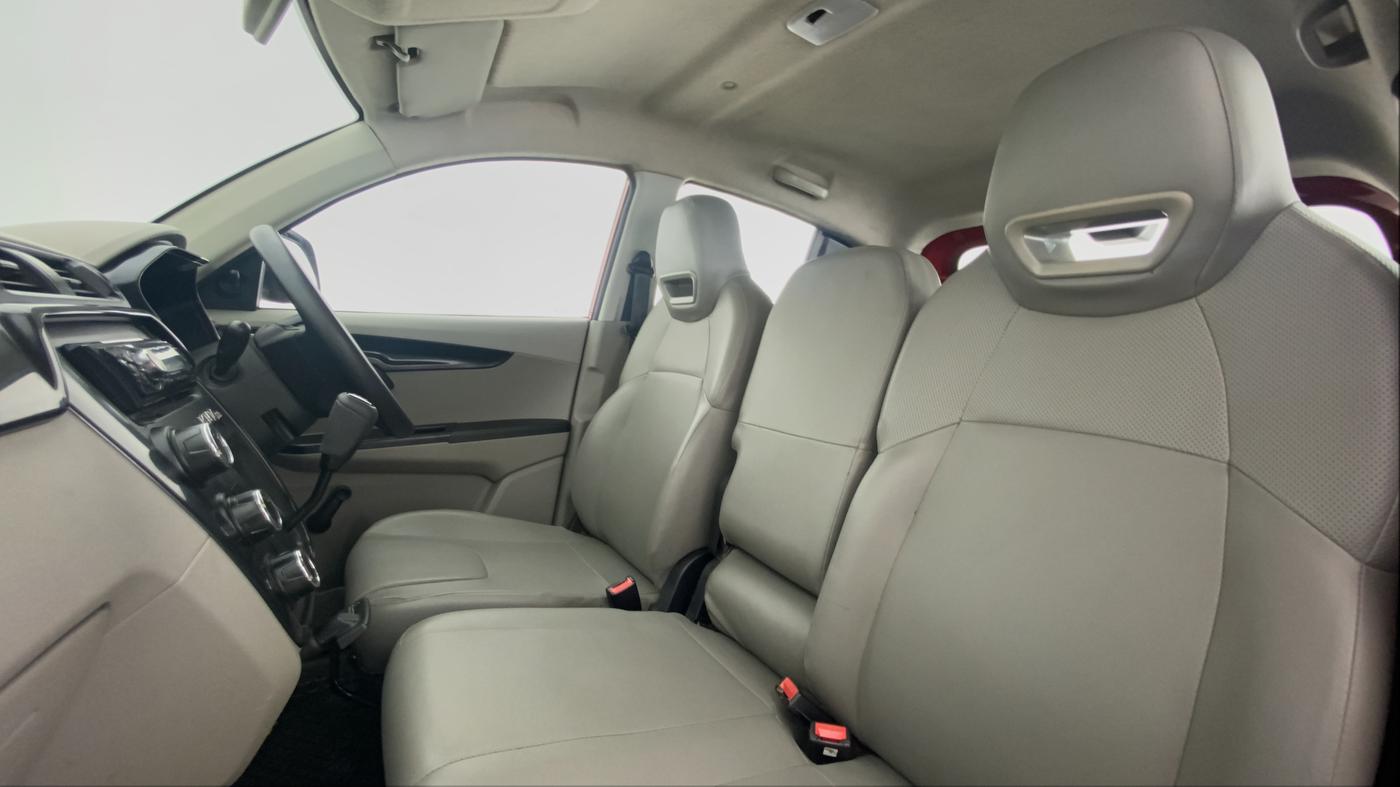2017 Mahindra Kuv100 K2 6 STR, Petrol, Manual, 55,670 km, Right Side Front Door Cabin