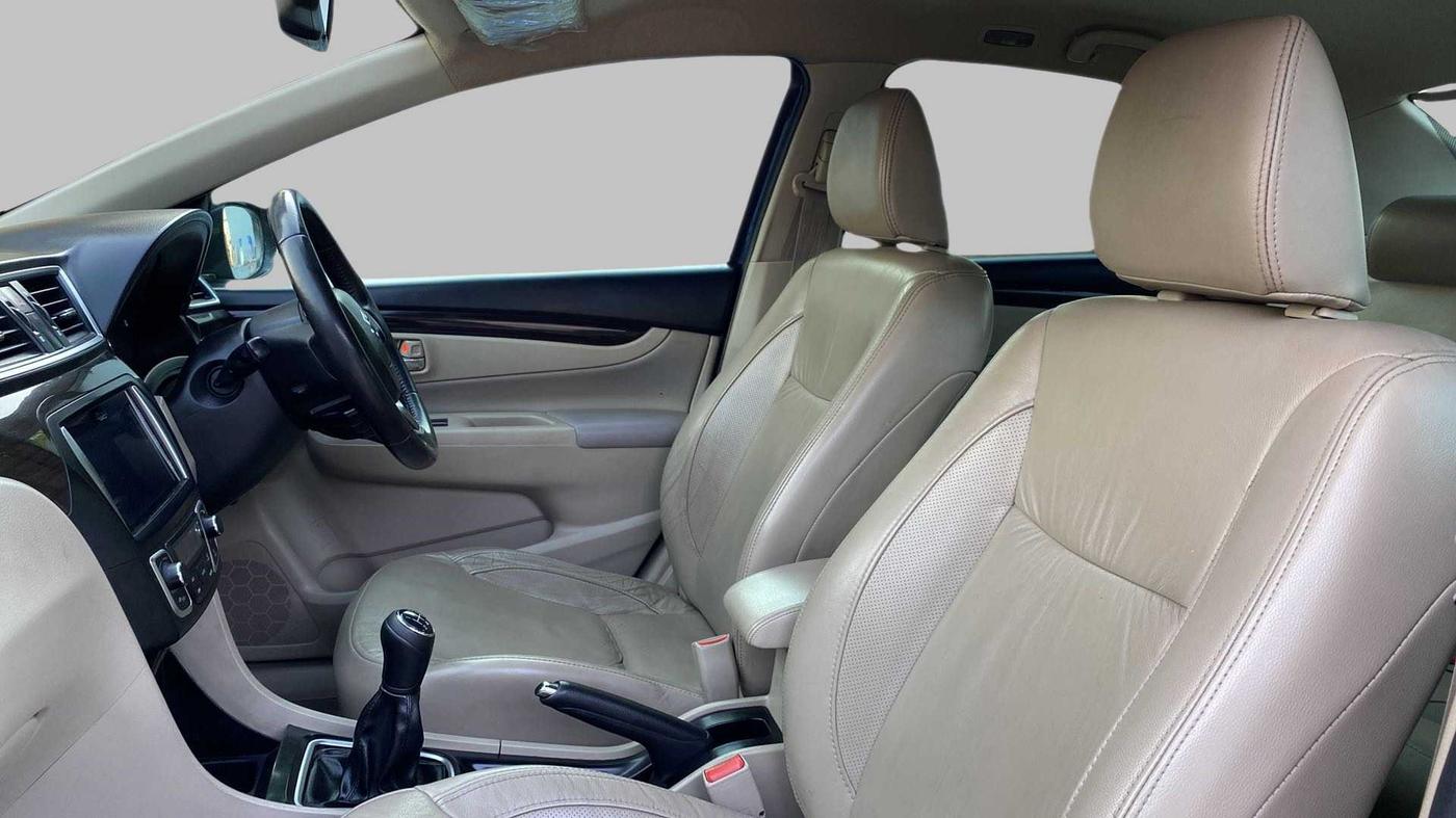 2017 Maruti Ciaz ALPHA 1.3 DDIS SHVS, Diesel, Manual, 72,919 km, Right Side Front Door Cabin