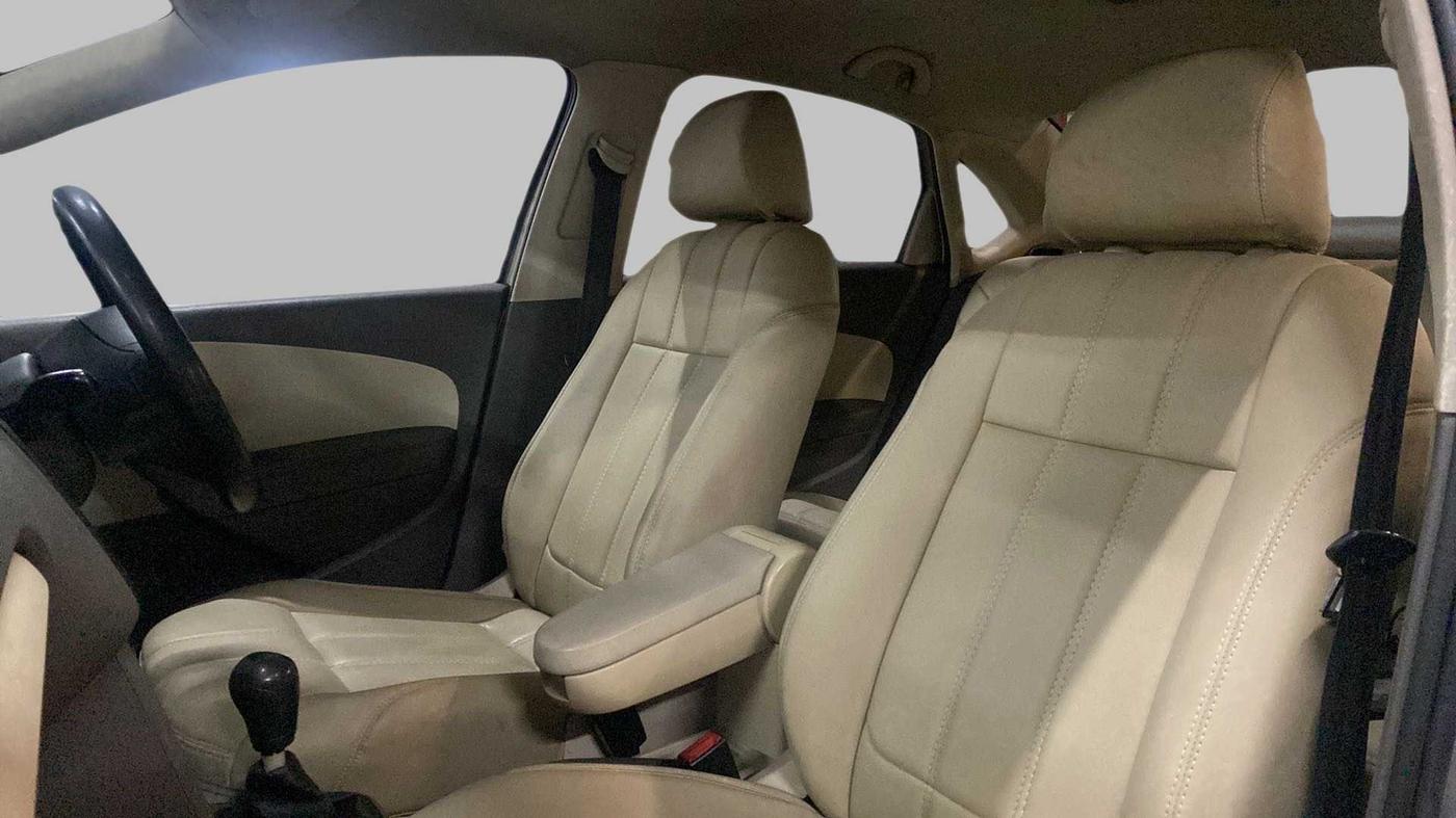 2013 Volkswagen Vento TRENDLINE DIESEL, Diesel, Manual, 86,299 km, Right Side Front Door Cabin