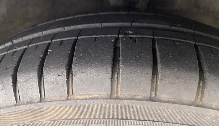 2012 Hyundai i10 SPORTZ 1.2 KAPPA2, Petrol, Manual, 31,087 km, Right Front Tyre Tread