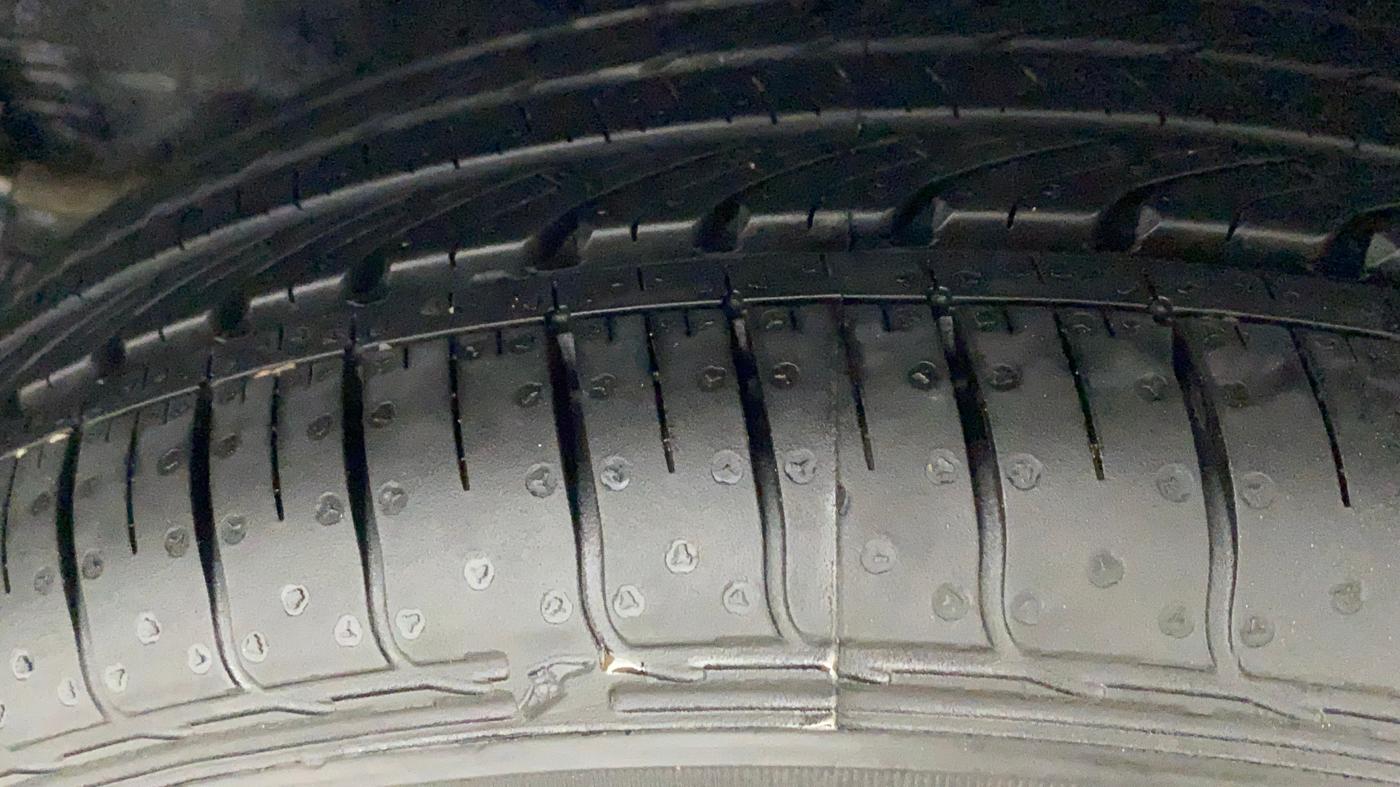 2011 Toyota Corolla Altis GL PETROL, Petrol, Manual, 94,719 km, Left Rear Tyre Tread