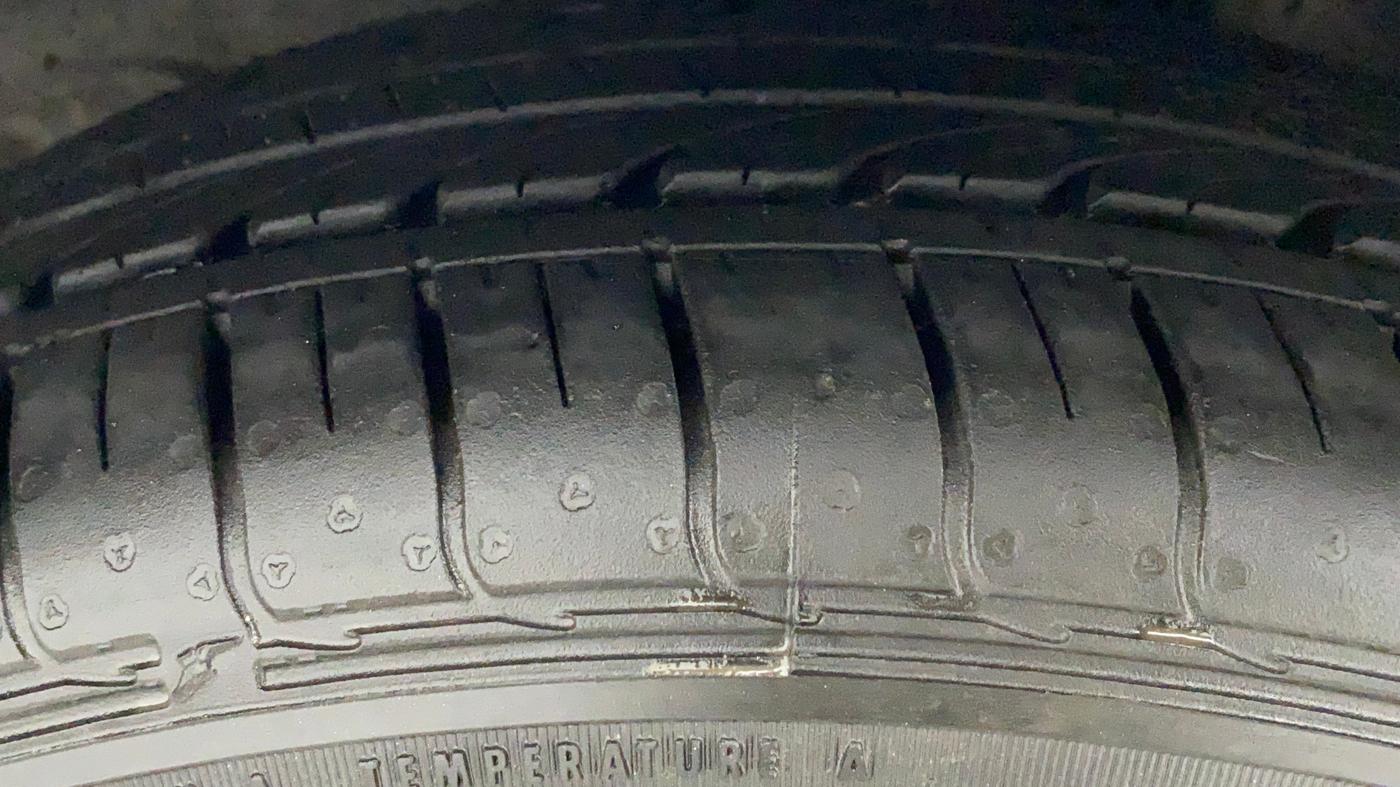 2011 Toyota Corolla Altis GL PETROL, Petrol, Manual, 94,719 km, Left Front Tyre Tread
