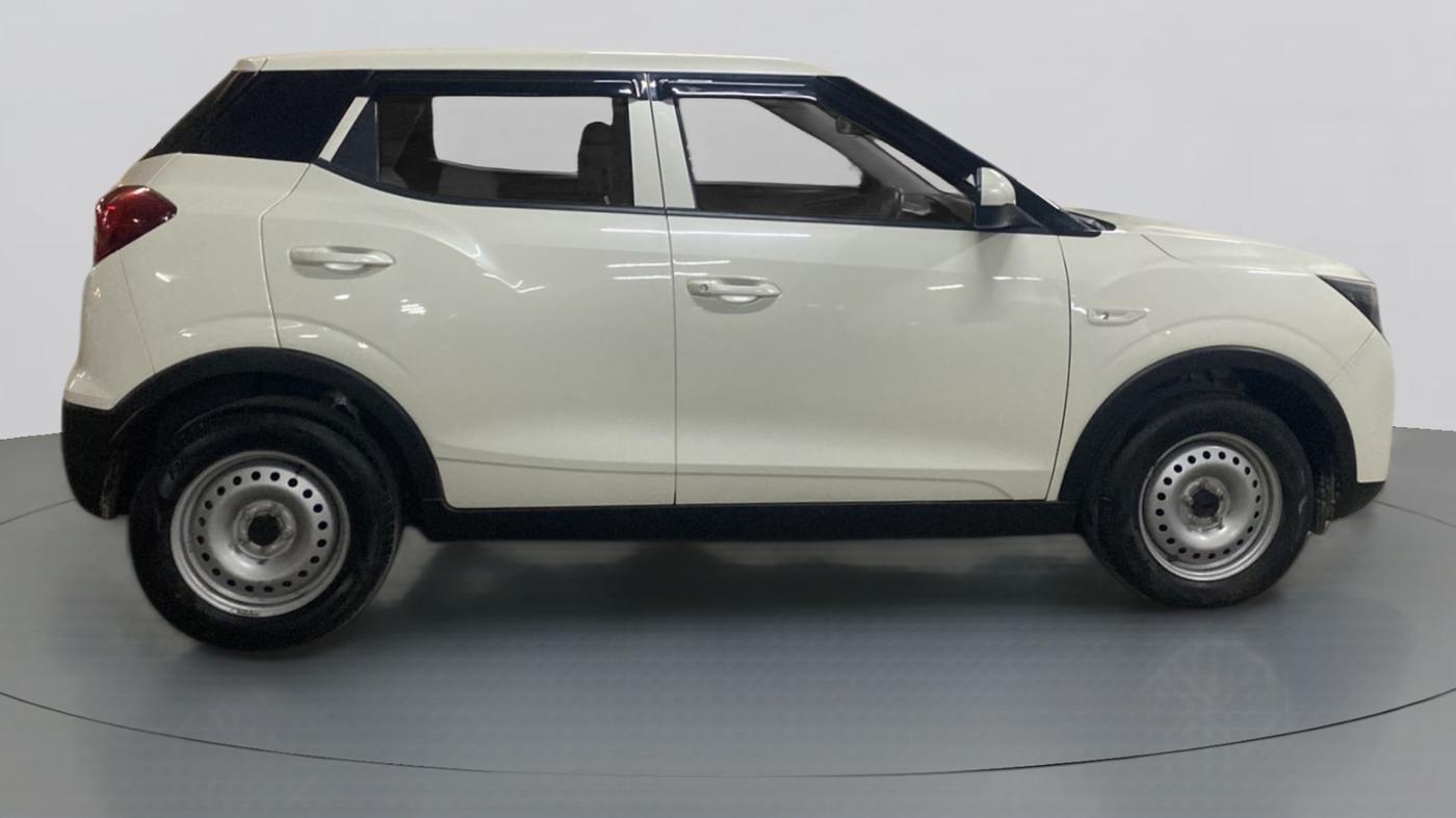 2021 Mahindra XUV300 1.2 W4 MT, Petrol, Manual, 45,419 km, Right Side View