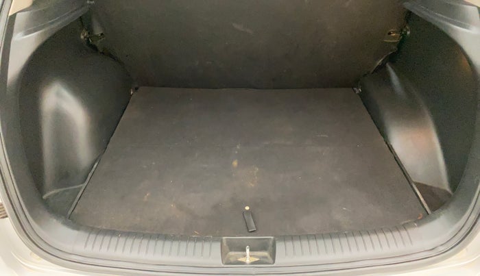 2018 Hyundai Creta SX PLUS 1.6 PETROL, Petrol, Manual, 57,288 km, Boot Inside