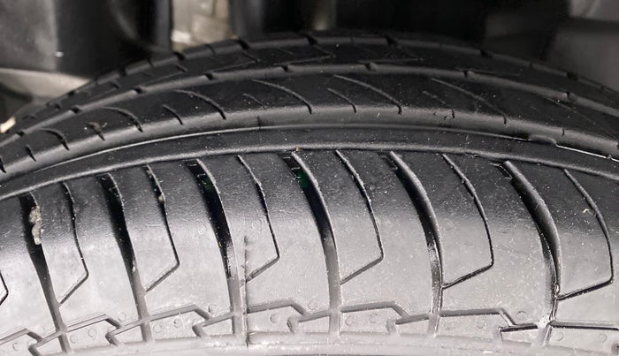 2021 Maruti Swift LXI D, Petrol, Manual, 2,443 km, Right Rear Tyre Tread
