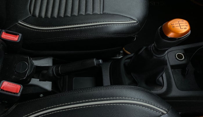 2018 Renault Kwid CLIMBER 1.0, Petrol, Manual, 15,987 km, Gear Lever