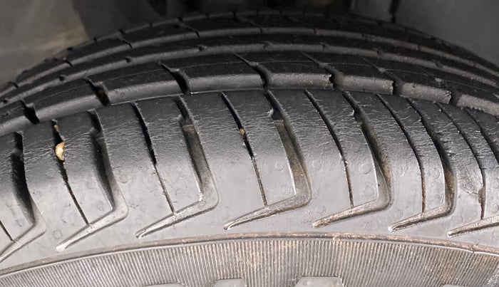 2018 Renault Kwid CLIMBER 1.0, Petrol, Manual, 15,987 km, Right Front Tyre Tread