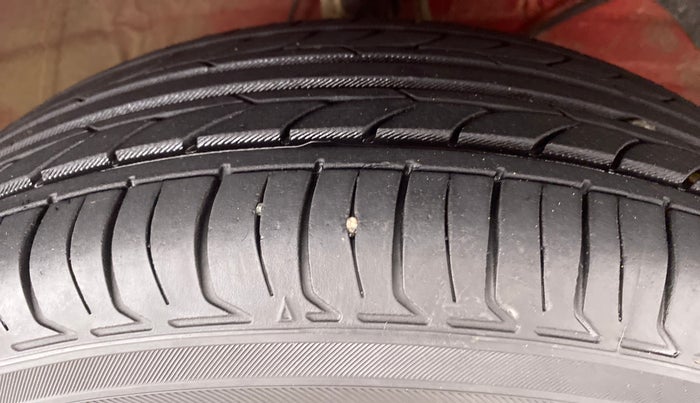 2021 Maruti Swift VXI D, Petrol, Manual, 37,924 km, Right Front Tyre Tread