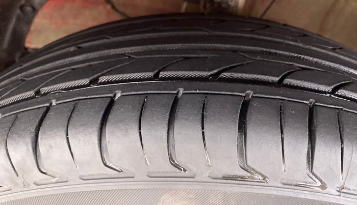 2021 Maruti Swift VXI D, Petrol, Manual, 37,924 km, Left Front Tyre Tread