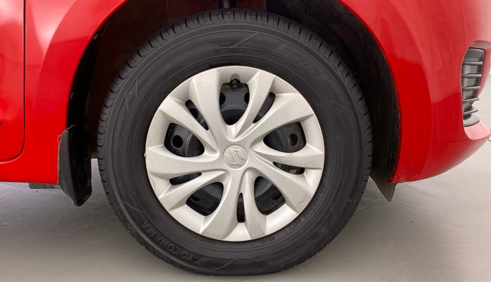 2021 Maruti Swift VXI D, Petrol, Manual, 37,924 km, Right Front Wheel