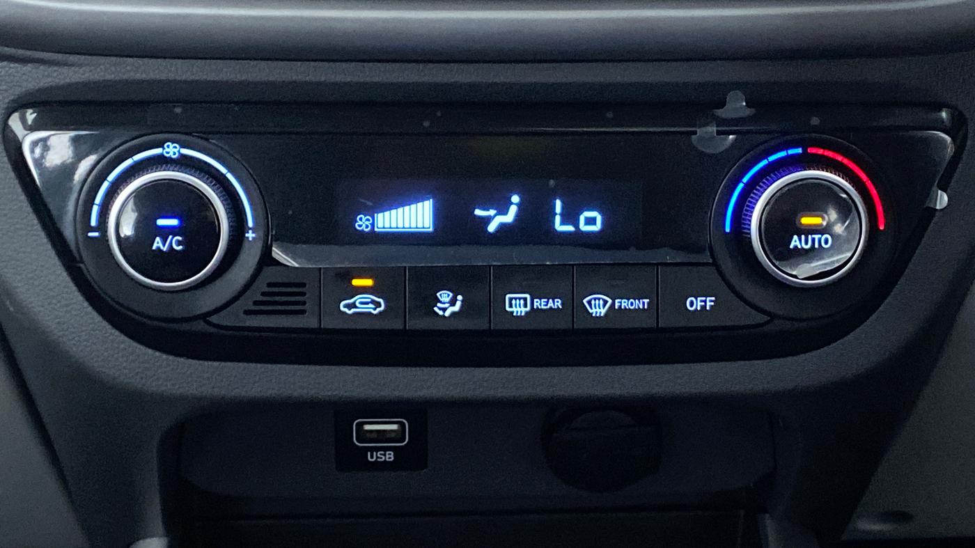 2020 Hyundai GRAND I10 NIOS SPORTZ 1.2 AT, Petrol, Automatic, 6,181 km, Automatic Climate Control