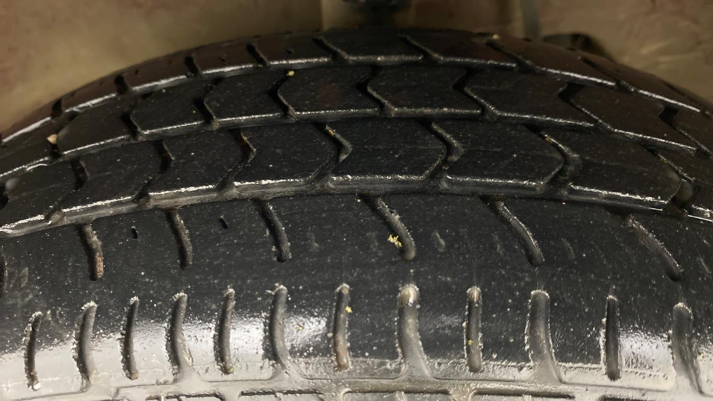 2017 Maruti Alto K10 VXI OPT, Petrol, Manual, 27,575 km, Left Front Tyre Tread