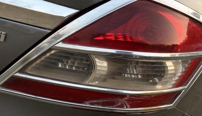 2013 Maruti Swift Dzire VXI, Petrol, Manual, 25,736 km, Right tail light - Minor damage