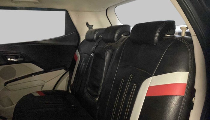 2019 Mahindra XUV300 1.2 W8 OPT, Petrol, Manual, 61,996 km, Right Side Rear Door Cabin