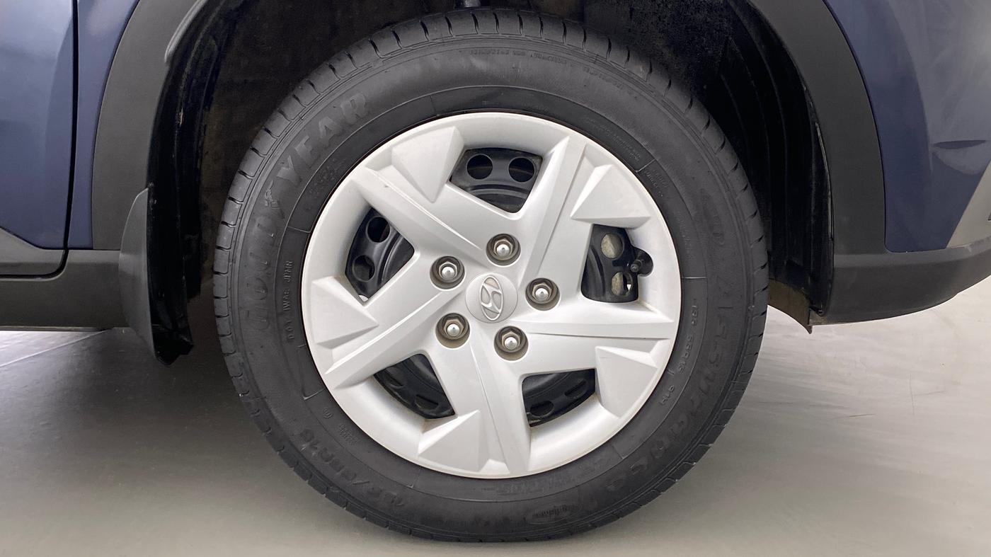 2020 Hyundai VENUE S MT 1.2 KAPPA, Petrol, Manual, 24,562 km, Right Front Wheel