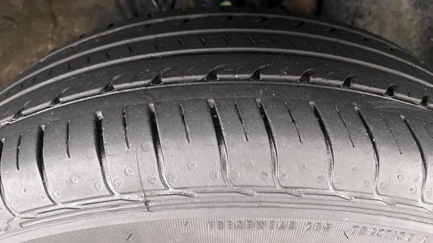2020 Hyundai VENUE S MT 1.2 KAPPA, Petrol, Manual, 24,562 km, Right Front Tyre Tread
