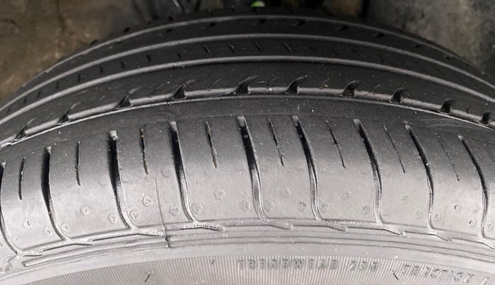 2020 Hyundai VENUE S MT 1.2 KAPPA, Petrol, Manual, 24,562 km, Right Front Tyre Tread