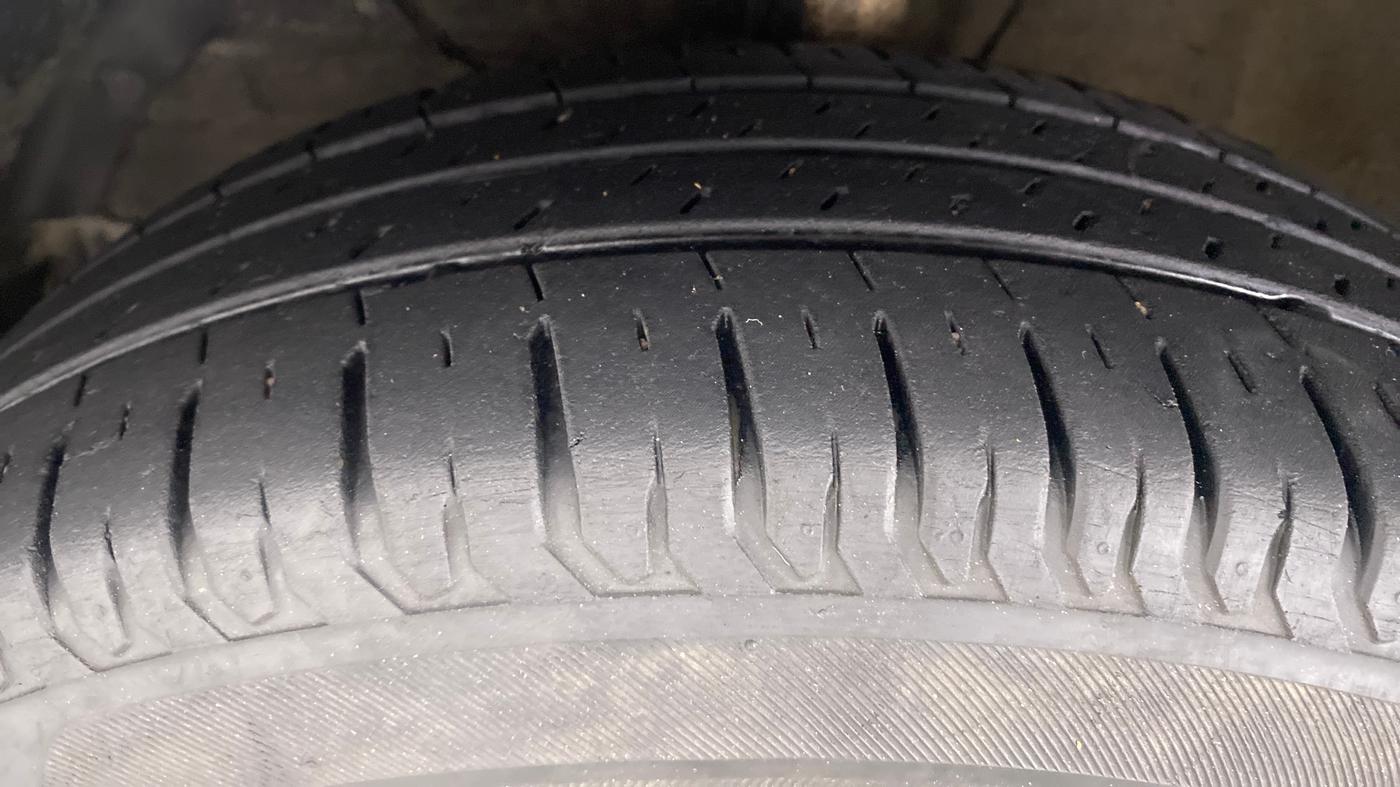 2019 Maruti Dzire ZXI Plus AMT, Petrol, Automatic, 27,698 km, Left Front Tyre Tread
