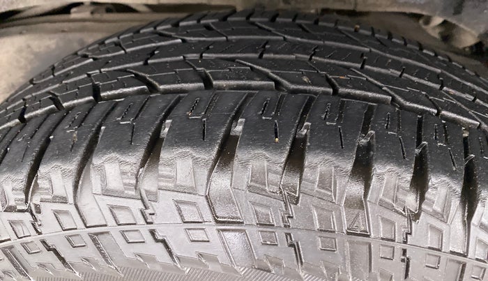 2017 Mahindra TUV300 T8, Diesel, Manual, 80,621 km, Left Rear Tyre Tread