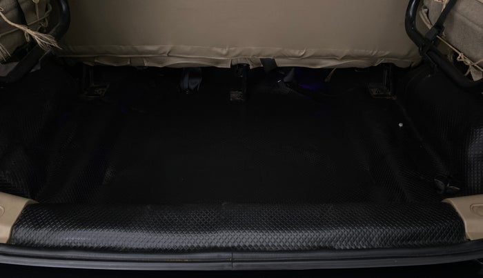 2017 Mahindra TUV300 T8, Diesel, Manual, 80,621 km, Boot Inside