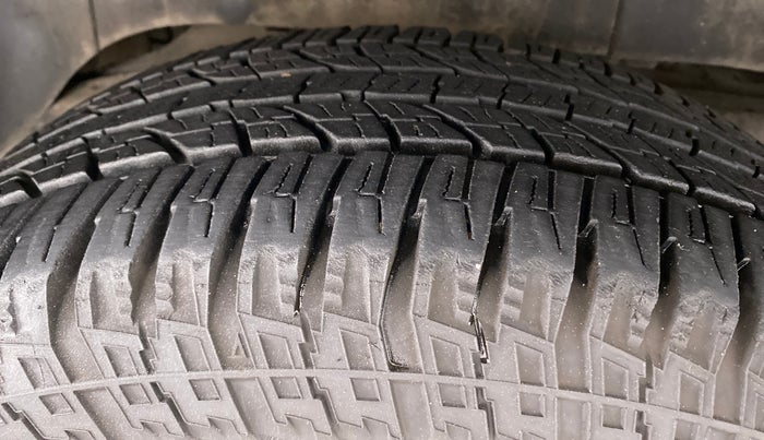 2017 Mahindra TUV300 T8, Diesel, Manual, 80,621 km, Right Rear Tyre Tread
