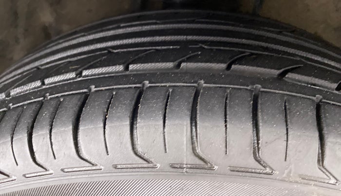 2013 Hyundai i20 SPORTZ 1.2 VTVT, Petrol, Manual, 63,421 km, Right Front Tyre Tread