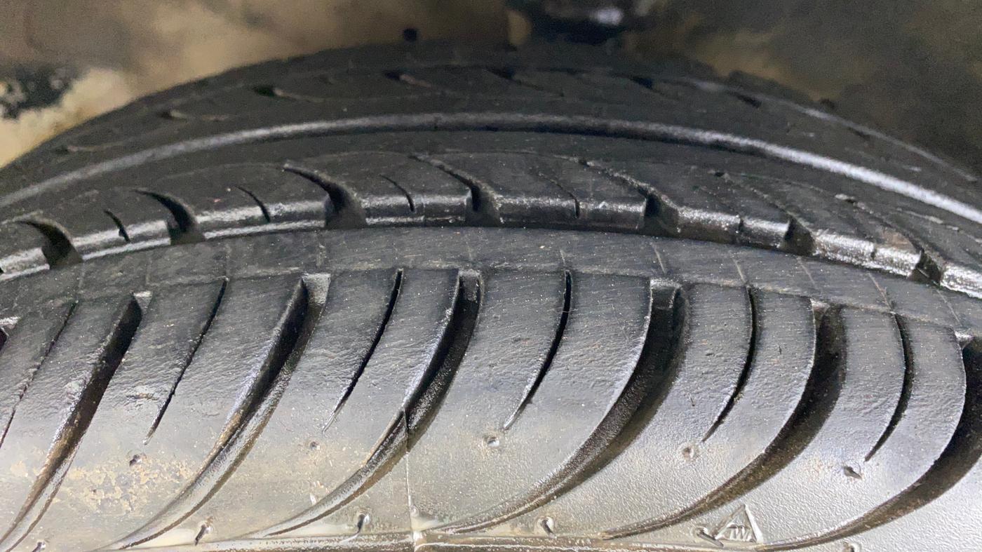 2014 Hyundai Santro Xing GL PLUS, CNG, Manual, 89,083 km, Left Front Tyre Tread