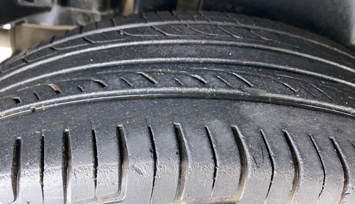 2012 Maruti Swift Dzire VXI, Petrol, Manual, 92,545 km, Right Rear Tyre Tread