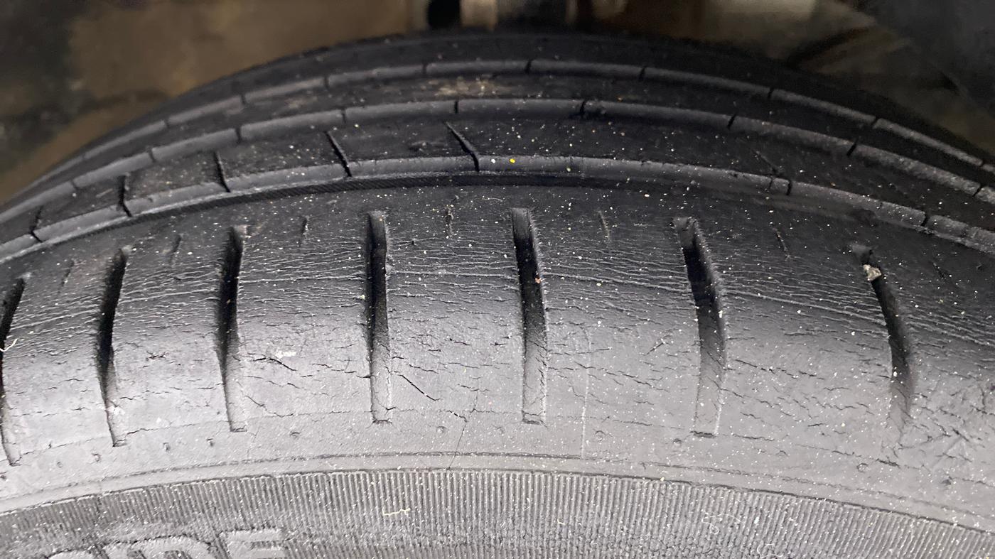 2017 Maruti Baleno ZETA CVT PETROL 1.2, Petrol, Automatic, 45,197 km, Right Front Tyre Tread