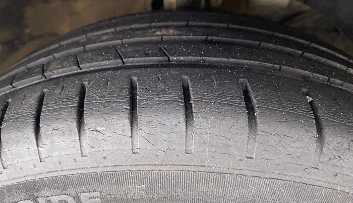 2017 Maruti Baleno ZETA CVT PETROL 1.2, Petrol, Automatic, 45,197 km, Right Front Tyre Tread