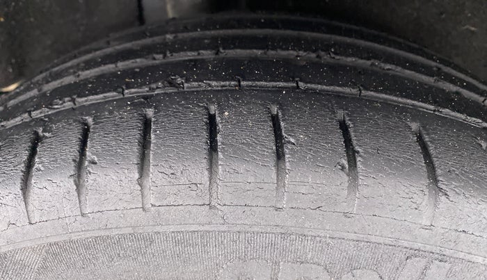 2017 Maruti Baleno ZETA CVT PETROL 1.2, Petrol, Automatic, 45,197 km, Right Rear Tyre Tread
