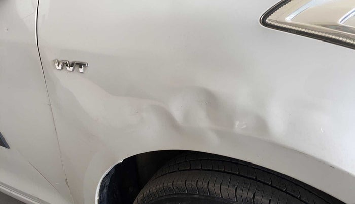 2014 Maruti Swift Dzire VXI, CNG, Manual, 82,286 km, Right fender - Slightly dented