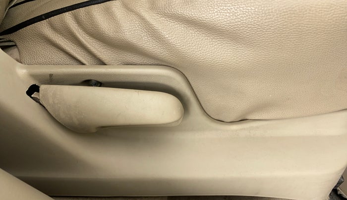 2018 Maruti Ertiga VXI, Petrol, Manual, 65,982 km, Driver Side Adjustment Panel
