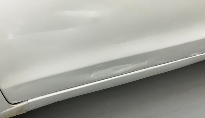 2018 Maruti Ertiga VXI, Petrol, Manual, 65,982 km, Front passenger door - Slightly dented
