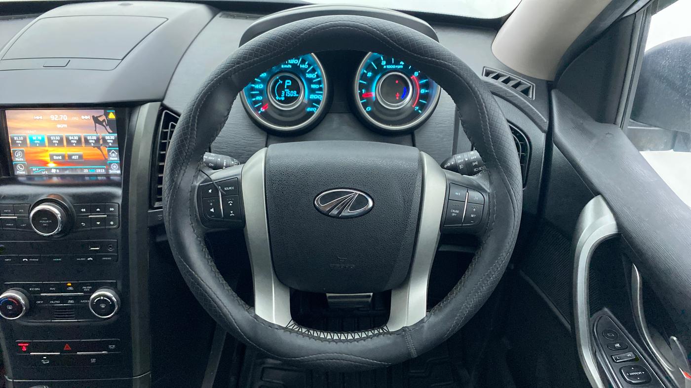 2018 Mahindra XUV500 W10 AT, Diesel, Automatic, 31,558 km, Steering Wheel Close Up