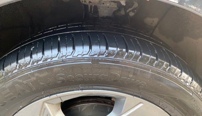 2020 Hyundai Verna SX 1.5 VTVT, Petrol, Manual, 1,02,910 km, Right Front Tyre Tread