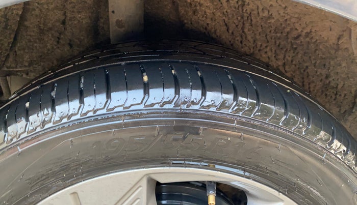 2020 Hyundai Verna SX 1.5 VTVT, Petrol, Manual, 1,02,910 km, Right Rear Tyre Tread