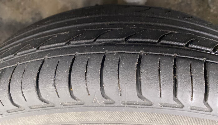 2012 Hyundai Santro Xing GLS, Petrol, Manual, 64,889 km, Left Front Tyre Tread