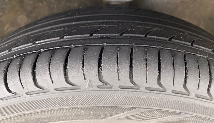 2012 Hyundai Santro Xing GLS, Petrol, Manual, 64,889 km, Right Front Tyre Tread