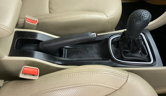 2016 Maruti Ciaz ZXI PLUS, Petrol, Manual, 73,792 km, Gear Lever