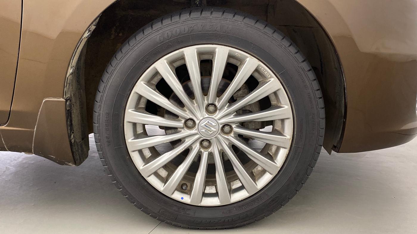 2016 Maruti Ciaz ZXI PLUS, Petrol, Manual, 73,792 km, Right Front Wheel