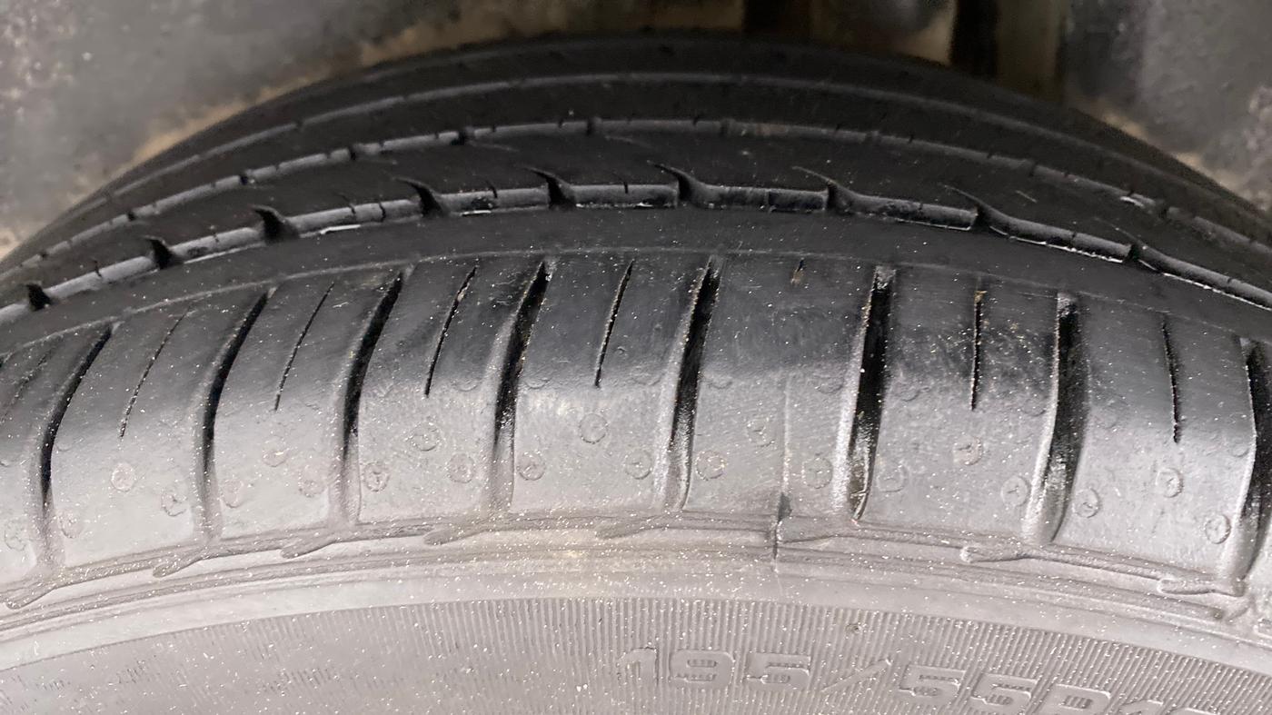2016 Maruti Ciaz ZXI PLUS, Petrol, Manual, 73,792 km, Left Rear Tyre Tread
