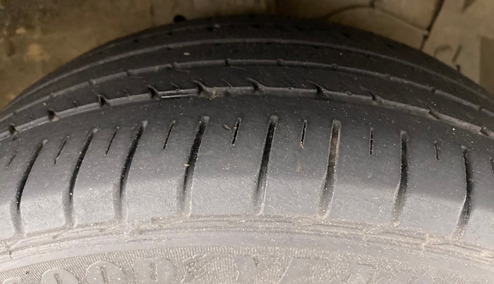 2016 Maruti Ciaz ZXI PLUS, Petrol, Manual, 73,792 km, Right Front Tyre Tread