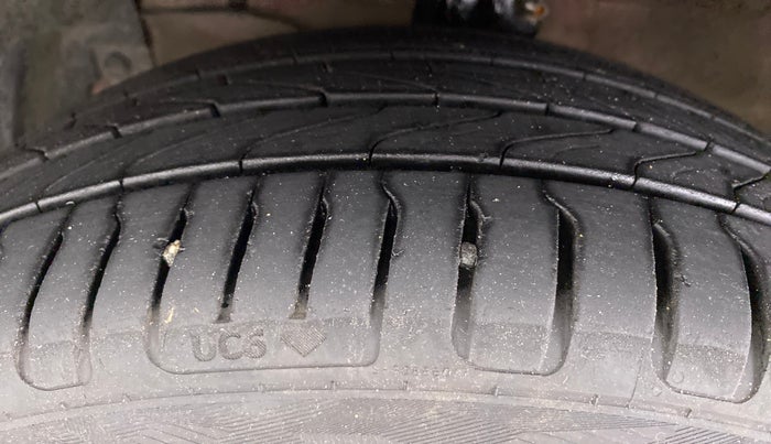 2016 Maruti Ciaz ZDI+ SHVS, Diesel, Manual, 98,473 km, Left Front Tyre Tread