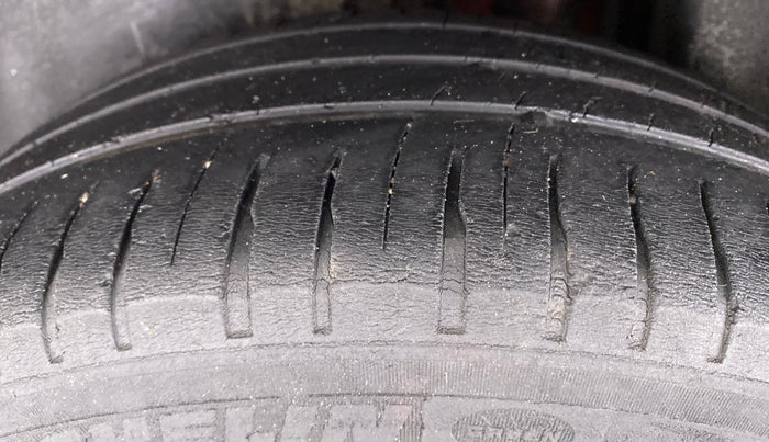 2016 Maruti Ciaz ZDI+ SHVS, Diesel, Manual, 98,473 km, Left Rear Tyre Tread