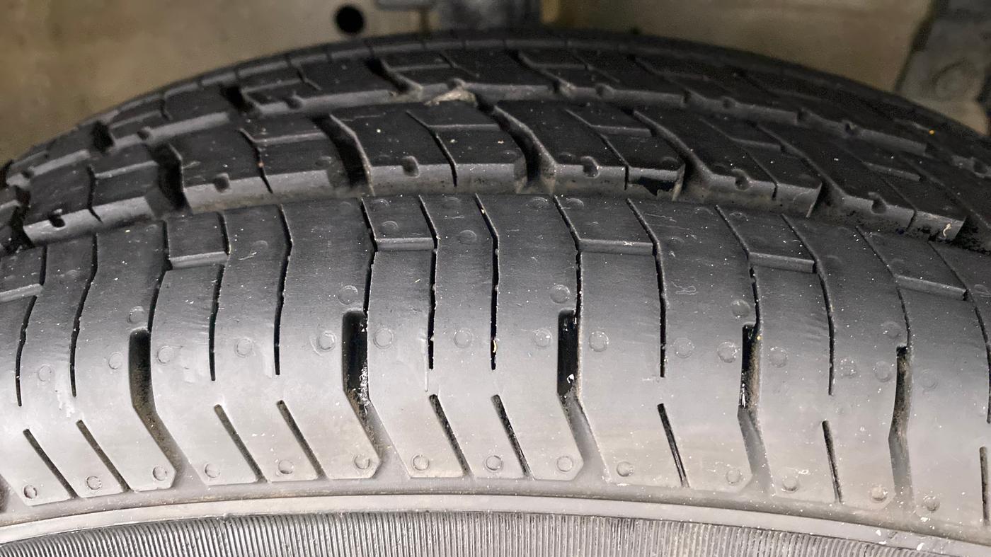 2015 Maruti Swift Dzire VXI, Petrol, Manual, 49,686 km, Right Front Tyre Tread