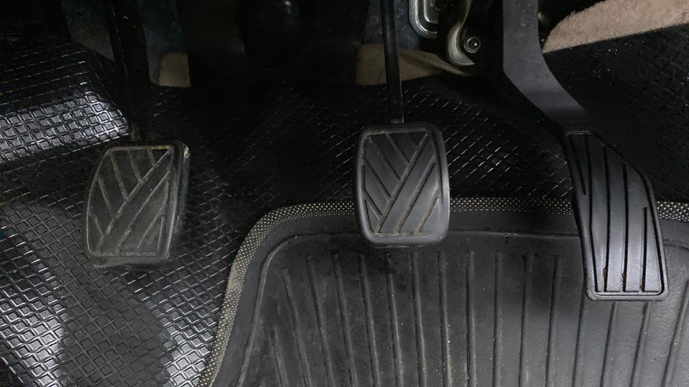2015 Maruti Swift Dzire VXI, Petrol, Manual, 49,686 km, Pedals