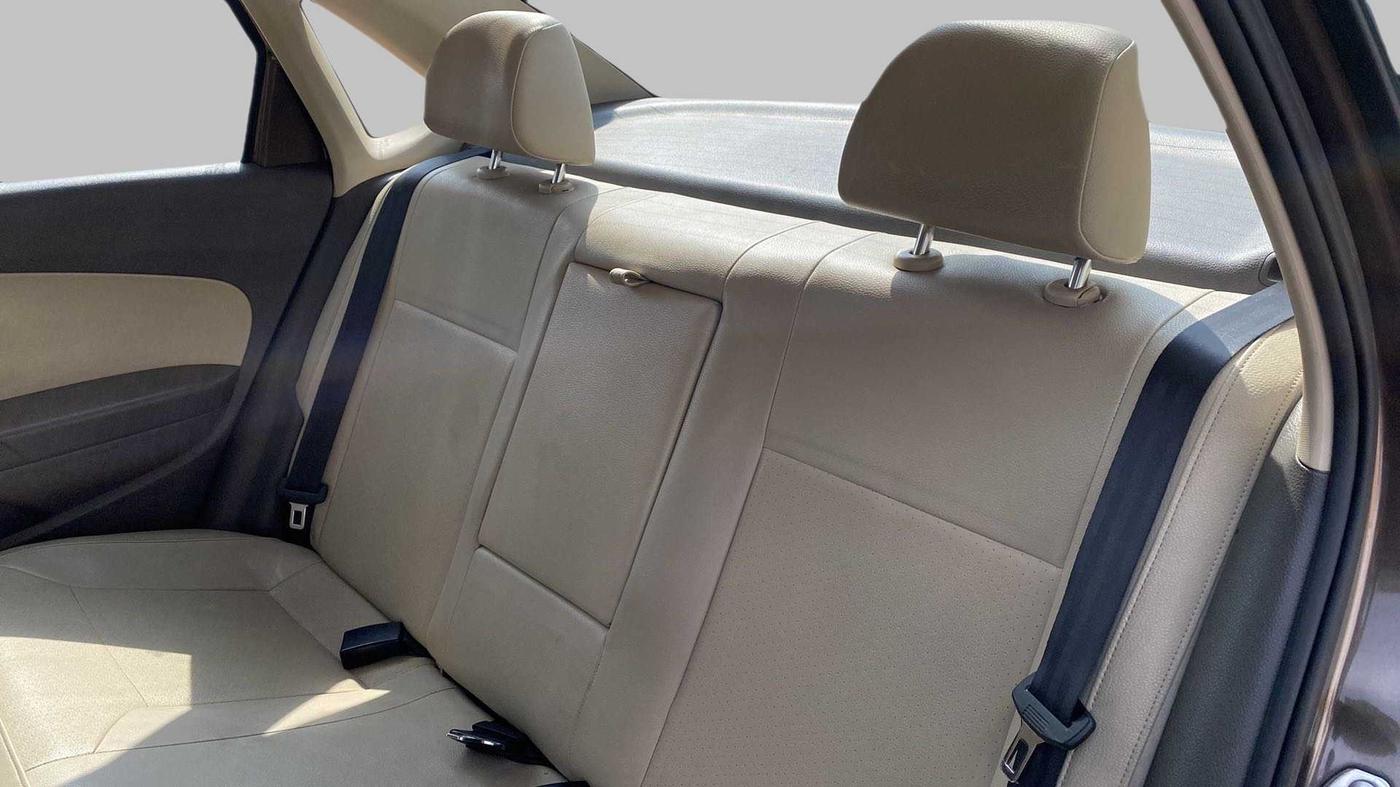 2014 Volkswagen Vento HIGHLINE 1.2 TSI AT, Petrol, Automatic, 88,675 km, Right Side Rear Door Cabin