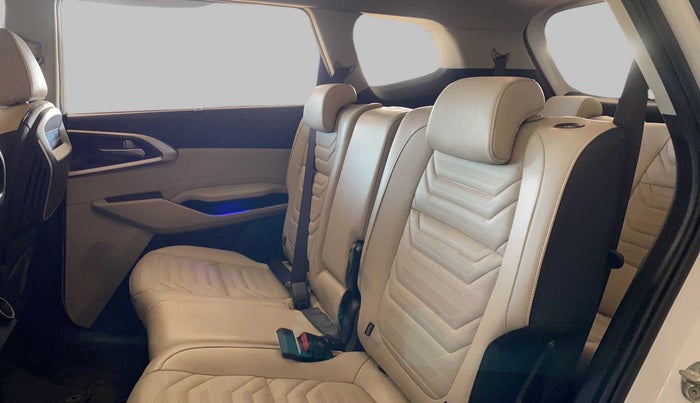 2022 KIA CARENS LUXURY 1.5D MT 7STR, Diesel, Manual, 24,000 km, Right Side Rear Door Cabin